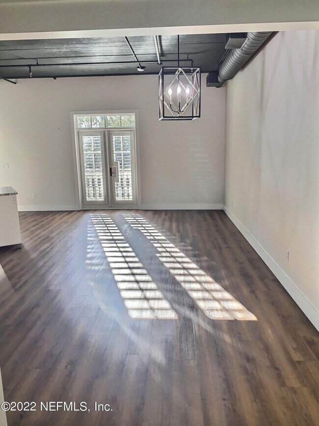 Building Photo - 2064 Herschel St