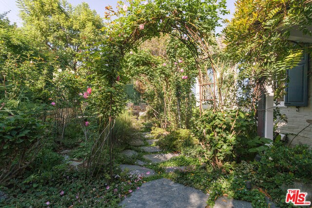 Foto principal - 2640 Carman Crest Dr
