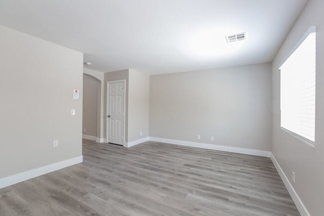 Building Photo - 9205 Millikan Ave