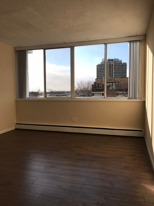 Foto del edificio - 5817 N Kenmore Ave
