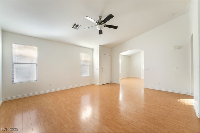 Foto del edificio - 11000 Vallerosa St