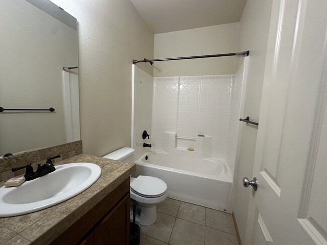 Foto del edificio - Big and Beautiful 4 Bedroom Home in Renton!!