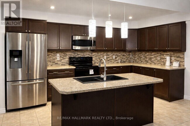 Building Photo - 27 Waterbridge St