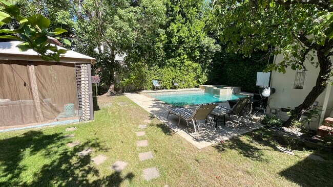 Foto del edificio - 4623 Van Noord Ave