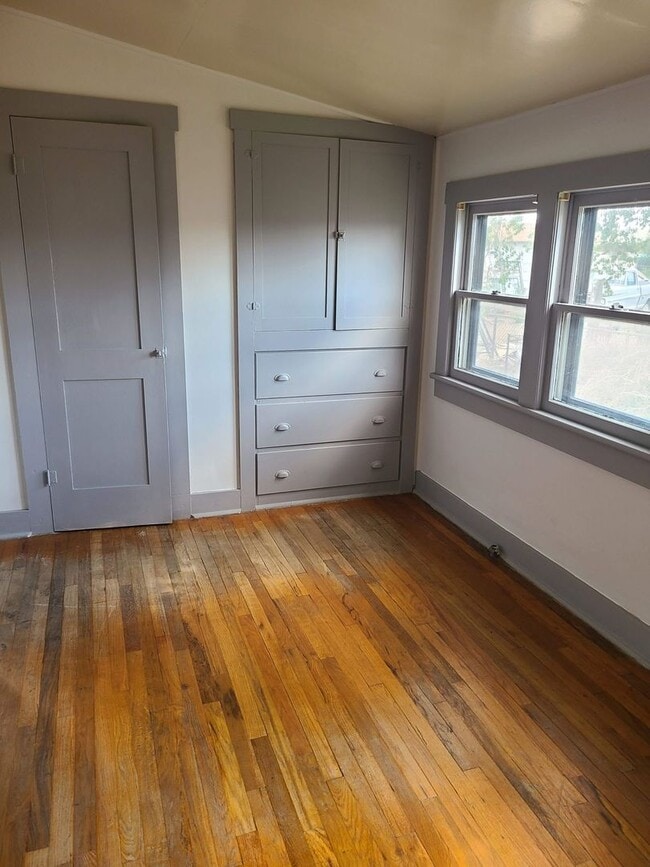 Building Photo - 215 Elguea Ave