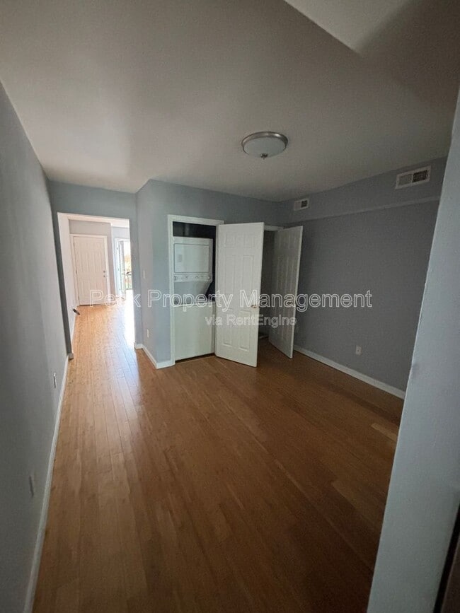 Building Photo - 2121 W Cary St