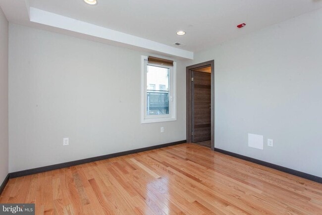 Building Photo - 2553 Montrose St