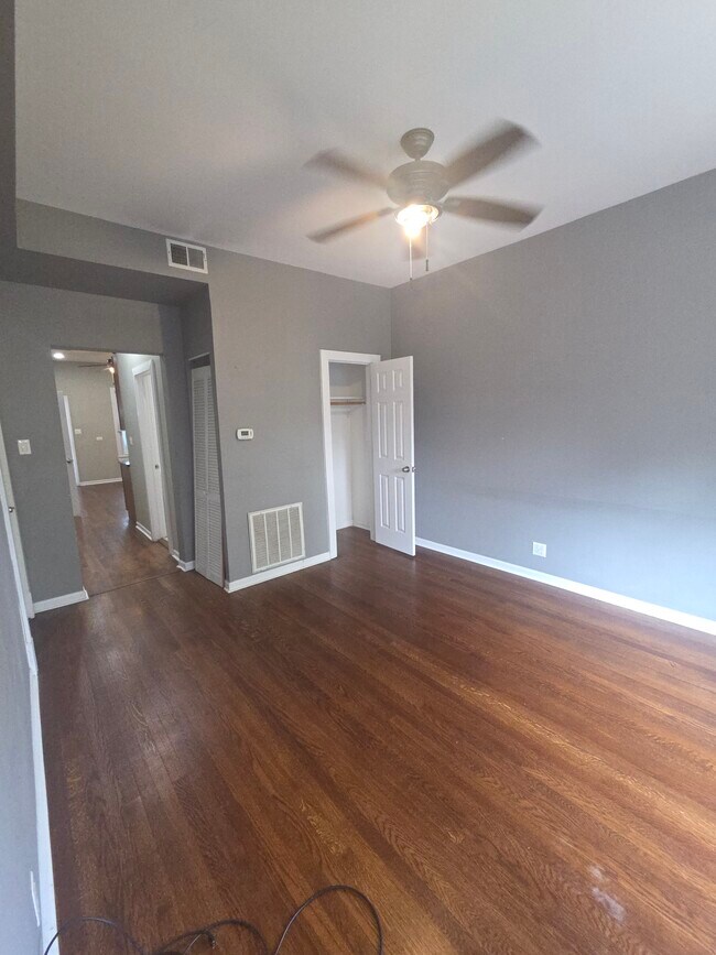 Foto del edificio - 1332 W Barry Ave