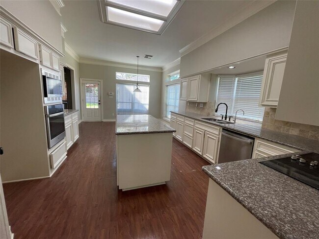 Foto del edificio - 4218 Village Corner Dr