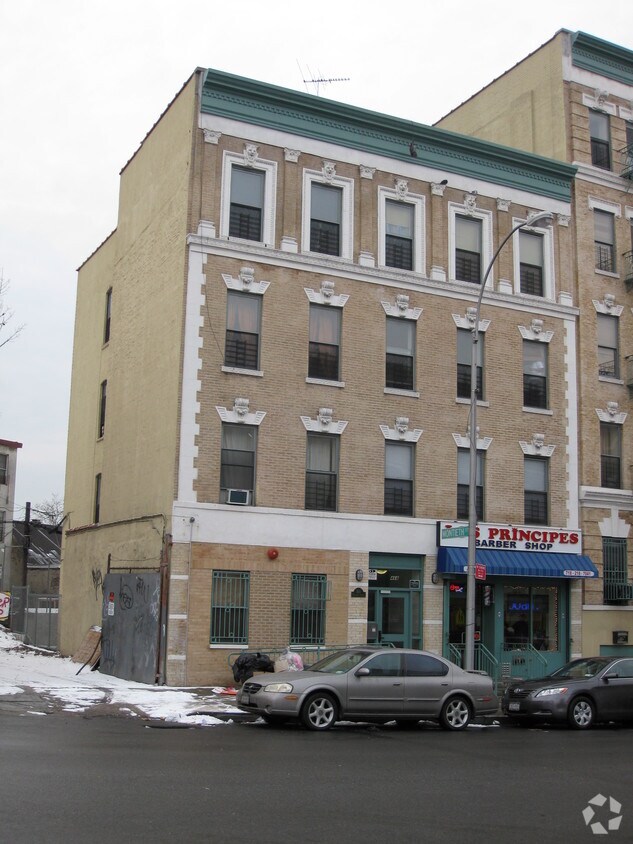 Foto del edificio - 468-470 Bushwick Ave