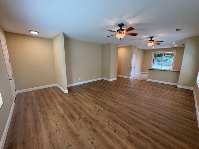 Foto del edificio - NW Visalia home Available Now!