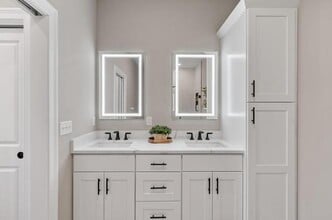 Building Photo - 400 N Richmond St