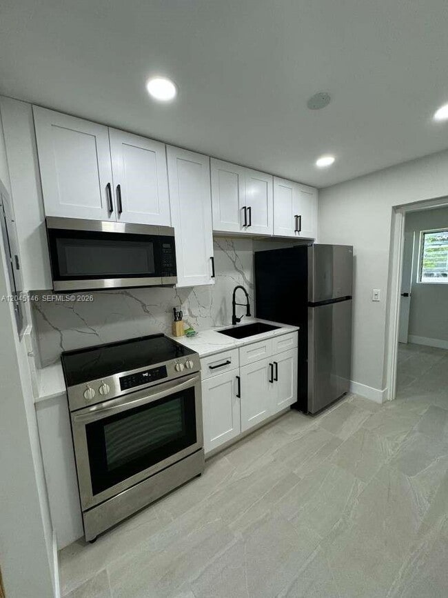 Building Photo - 4708 SW 33rd Ave