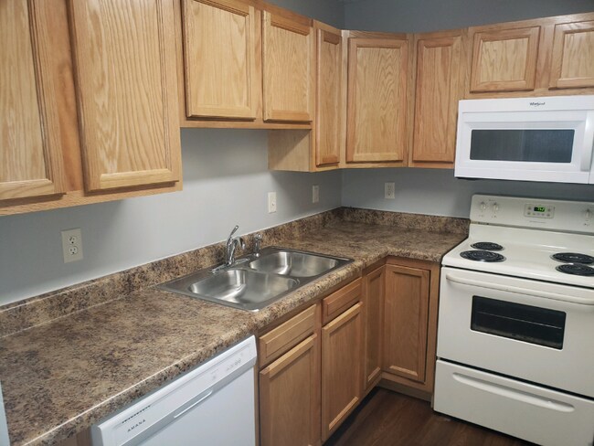 Building Photo - 120 Twyckenham Blvd