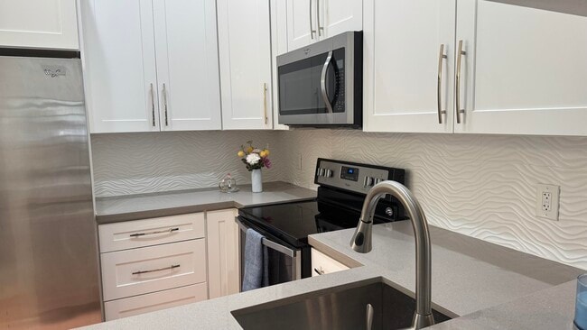 Building Photo - 5438 Verona Dr