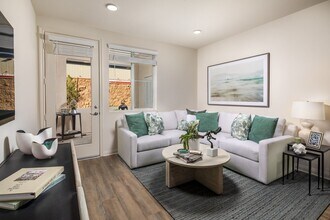 Building Photo - Delhaven Pointe