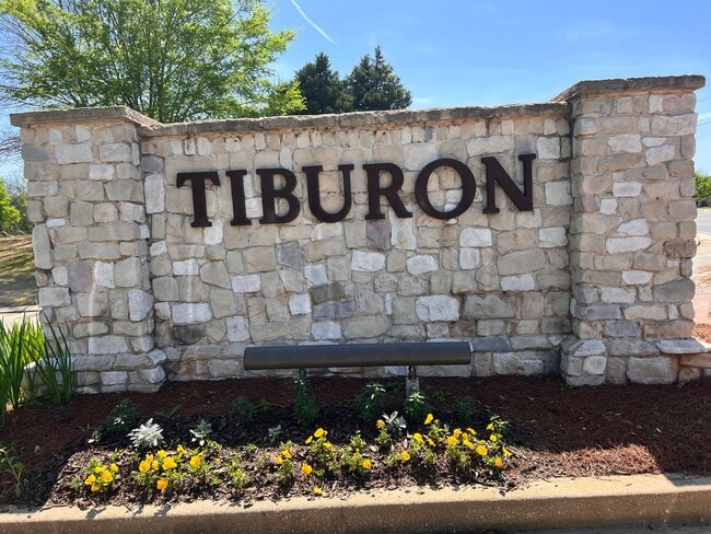 Building Photo - 4 BEDROOM, 3 BATHROOM IN TIBURON