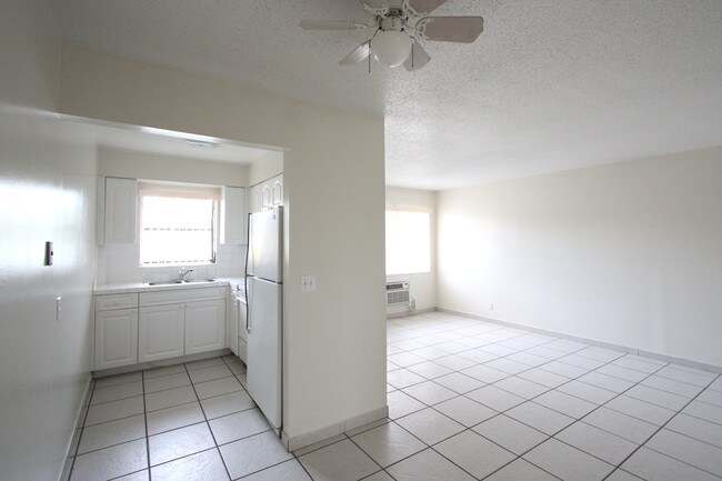 Building Photo - 4211 S Olive Ave