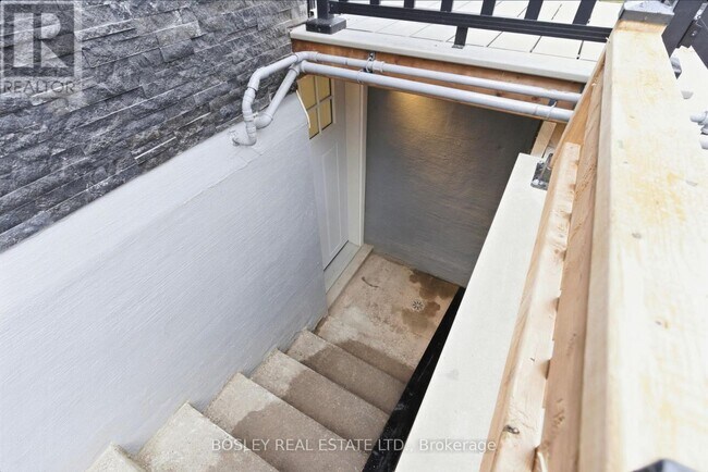 Photo du bâtiment - 686 Rhodes Ave