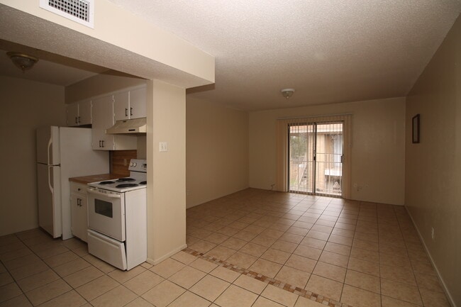 Building Photo - 612-620 E Hibiscus Ave