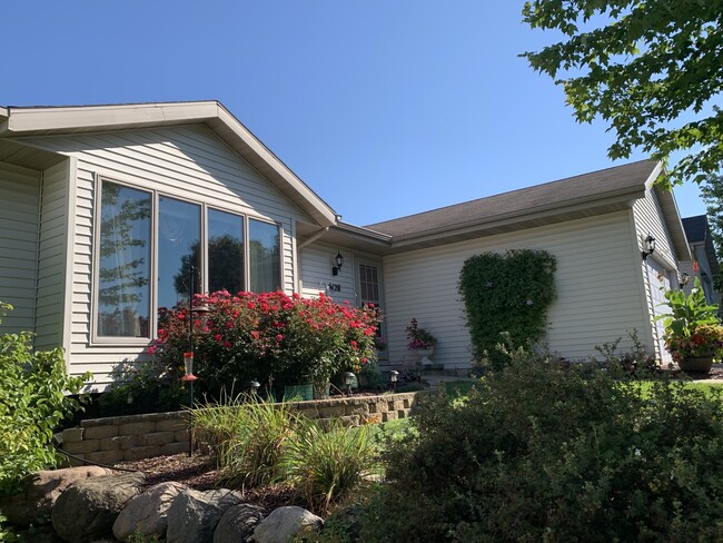 Foto del edificio - 6128 Jeffers Dr