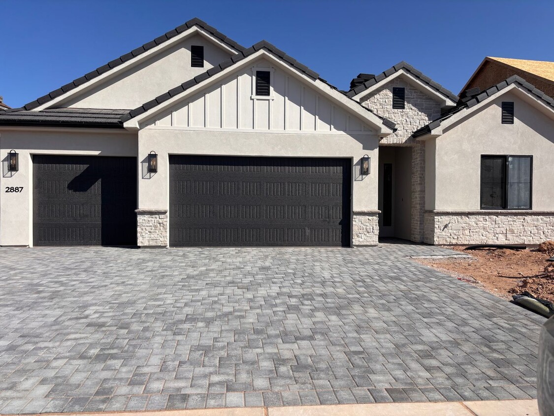 Primary Photo - Brand New 4 bed 3 bath home in Desert Canyons