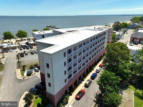 Building Photo - 103 N Irving Ave