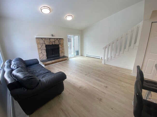 Foto del edificio - Well maintained 2 bed, 1.5 Bath Townhouse in West Anchorage!