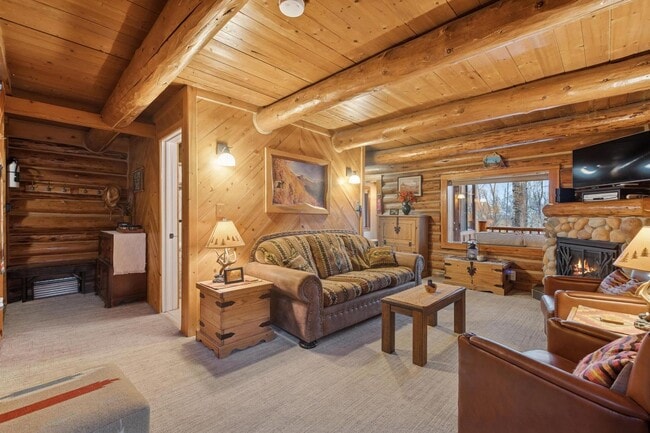 Building Photo - 4 bedroom  Whitefish River Cabin