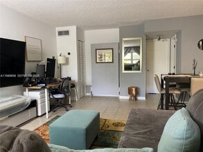 Building Photo - 1425 Arthur St