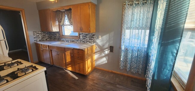 Building Photo - 3/4 bed 2 bath home