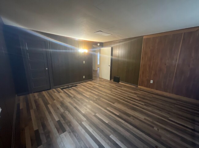 Building Photo - 820 Throop St