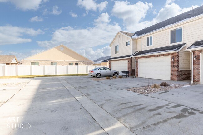 Building Photo - 2674 S 2250 W