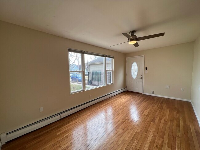 Building Photo - 4334 N Newcastle Ave