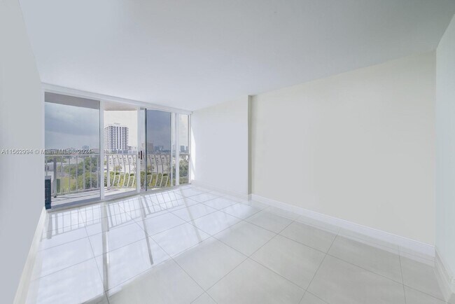 Foto del edificio - 7601 E Treasure Dr