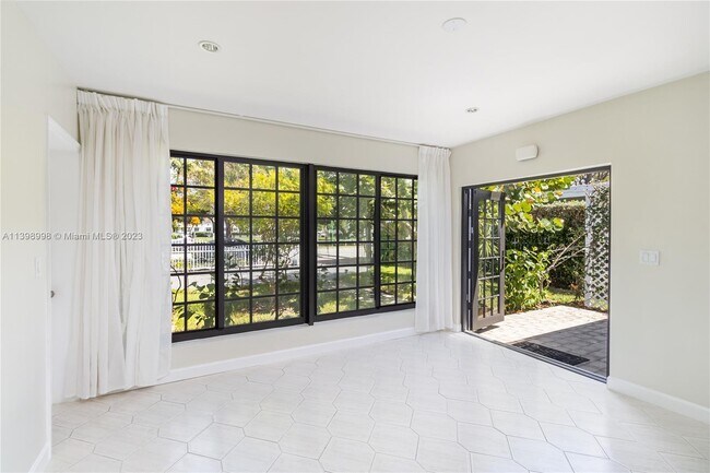 Foto del edificio - 7850 Hawthorne Ave