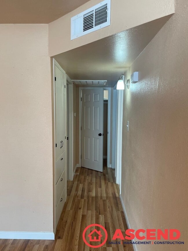Building Photo - Charming 3 Bedroom in Delano!