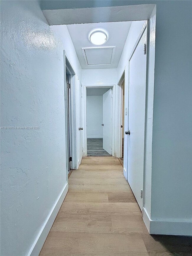 Building Photo - 6701 NE Miami Pl
