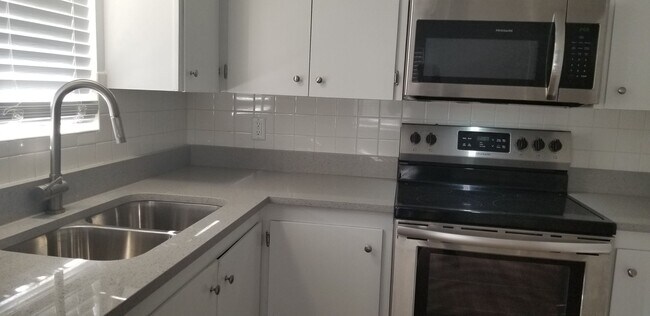 Foto del edificio - 1 Bedroom Salt Lake Condo Available early ...
