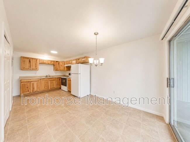 Building Photo - 411 N 16th Ave