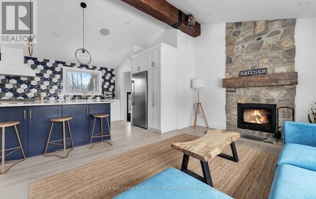 Photo du bâtiment - 886 SIXTH STREET