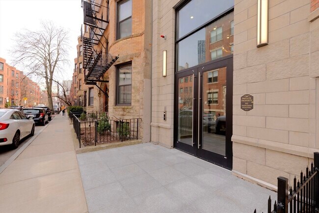 Foto del edificio - 44-50 Symphony Rd