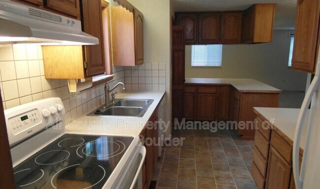 Building Photo - 930 Meeker St