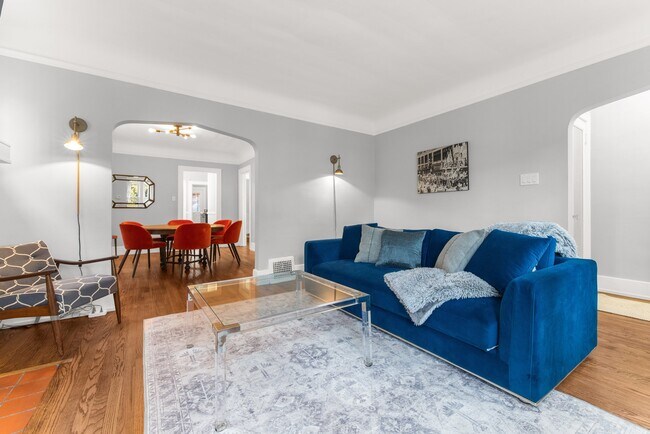 Living room - 966 Beaconsfield Ave