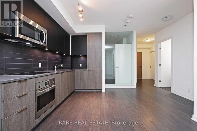 Photo du bâtiment - 223-223 St Clair Ave W