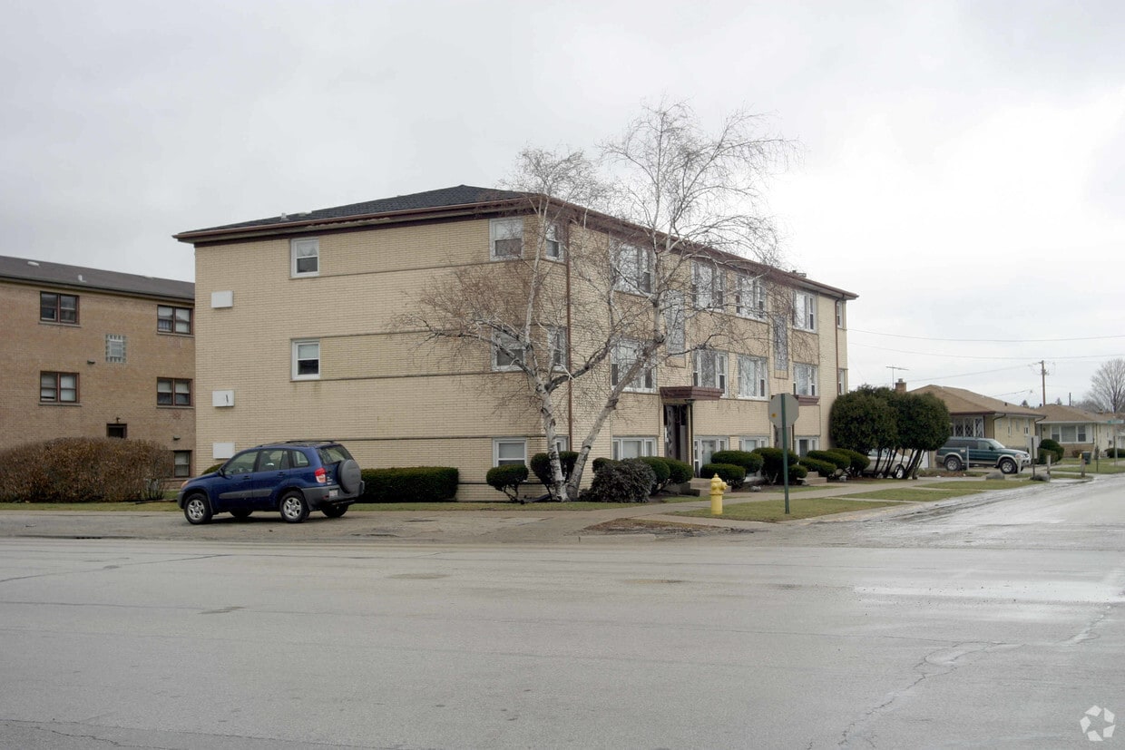 Primary Photo - 7500 W Lawrence Ave