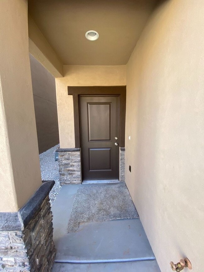 Foto del edificio - Beautiful 4 bed and 2.5 Bath in Desert Bluff Townhomes at Desert Canyons