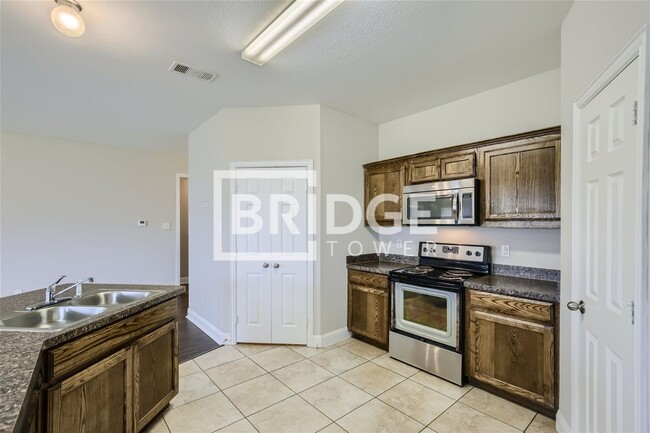 Building Photo - 918 Abigale Lane