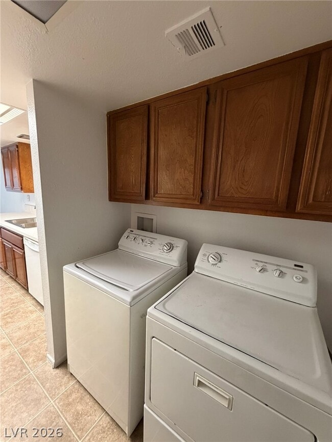 Building Photo - 2119 Pine Breeze Ln