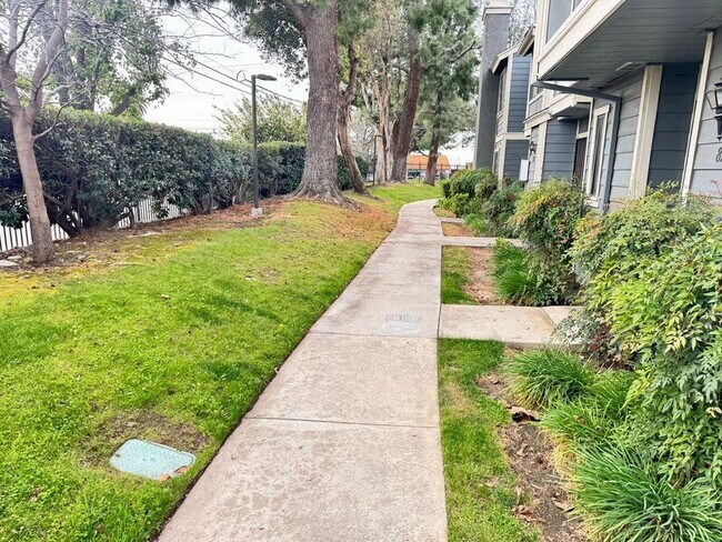 Foto del edificio - 8784 Pine Crest Pl